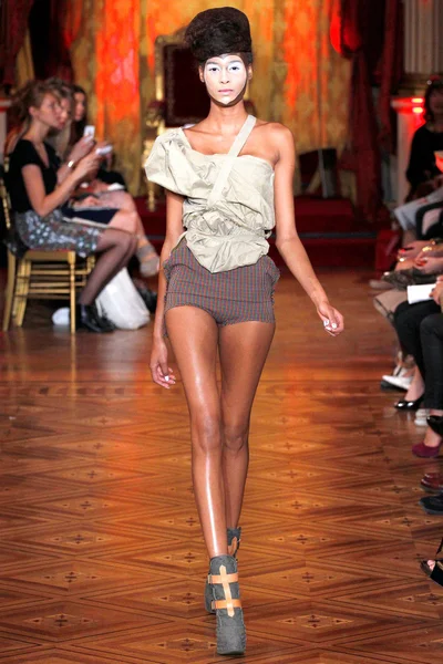 Look 15